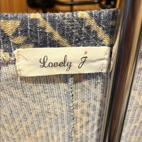 Chic Geometric Long Sleeve Top - Blue, White, and Tan - Picture 2 of 9